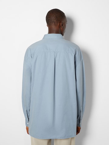 Bershka Comfort Fit Hemd in Blau