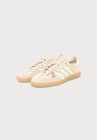 bēšs ADIDAS ORIGINALS Zemie brīvā laika apavi 'HANDBALL SPEZIAL'