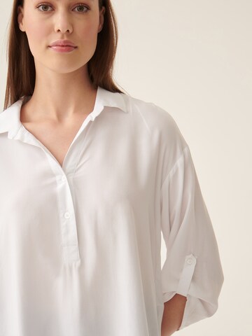 TATUUM - Blusa ' BALEA' em branco