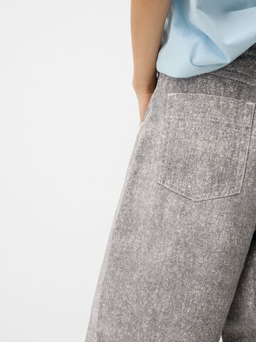 Bershka Wide Leg Jeans in Grau