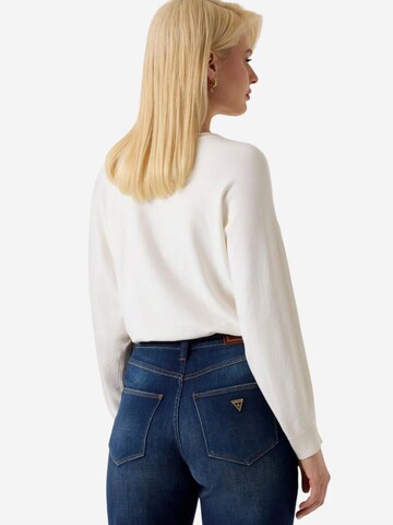 Pullover 'BAT SLEEVE GEMMA LOG W6YR27 Z0975' di GUESS in bianco