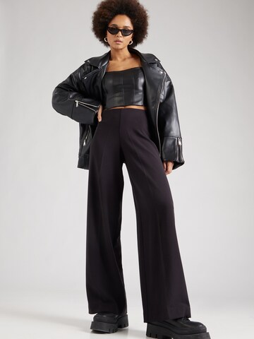 WEEKDAY Regular Pleated Pants in Black