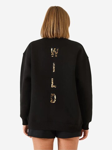 Bianco Lucci Sweatshirt in Black: front