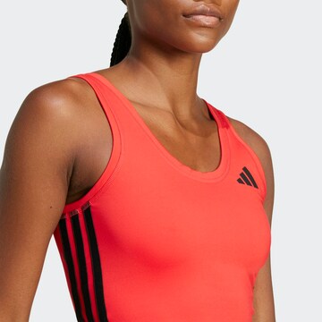 ADIDAS PERFORMANCE - Top deportivo en rojo
