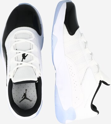 Sneaker low de la Jordan pe alb