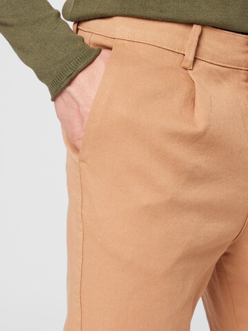 Regular Pantaloni de la BURTON MENSWEAR LONDON pe maro