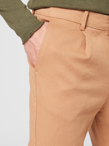 regular Pantaloni di BURTON MENSWEAR LONDON in marrone