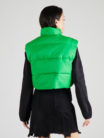 Gilet 'Nicky' di Hoermanseder x About You in verde