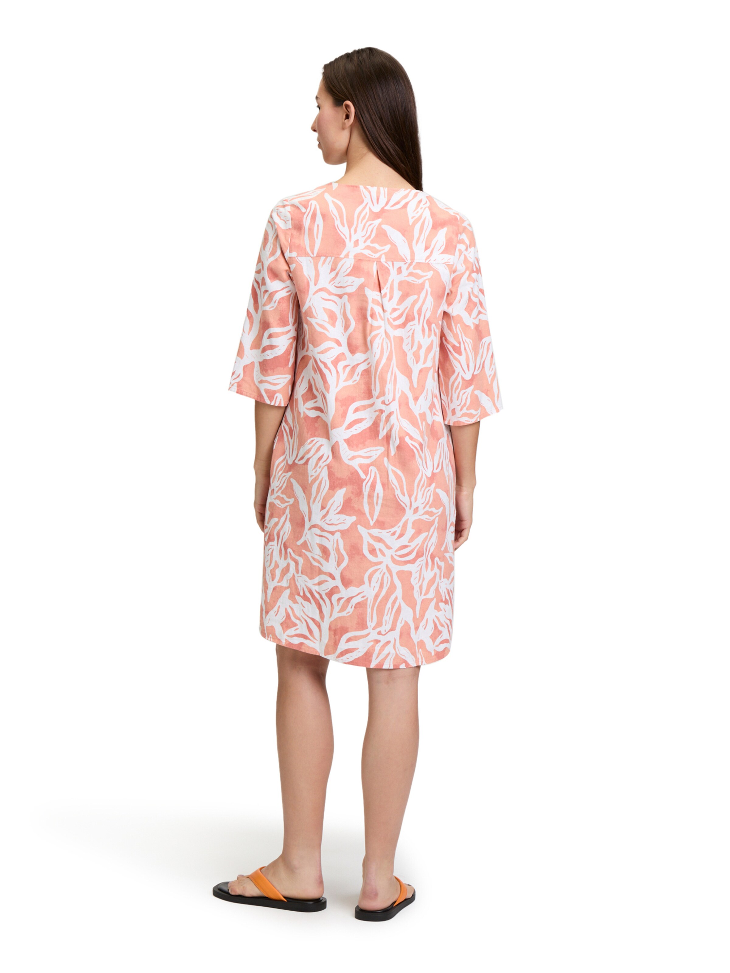 Abito di Cartoon in bianco