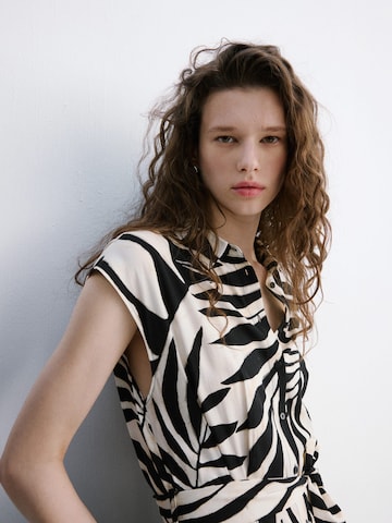 Rochie tip bluză 'Apple' de la MANGO pe negru