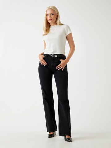 T-shirt GUESS en blanc