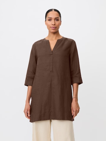 Robe Masai en marron : devant