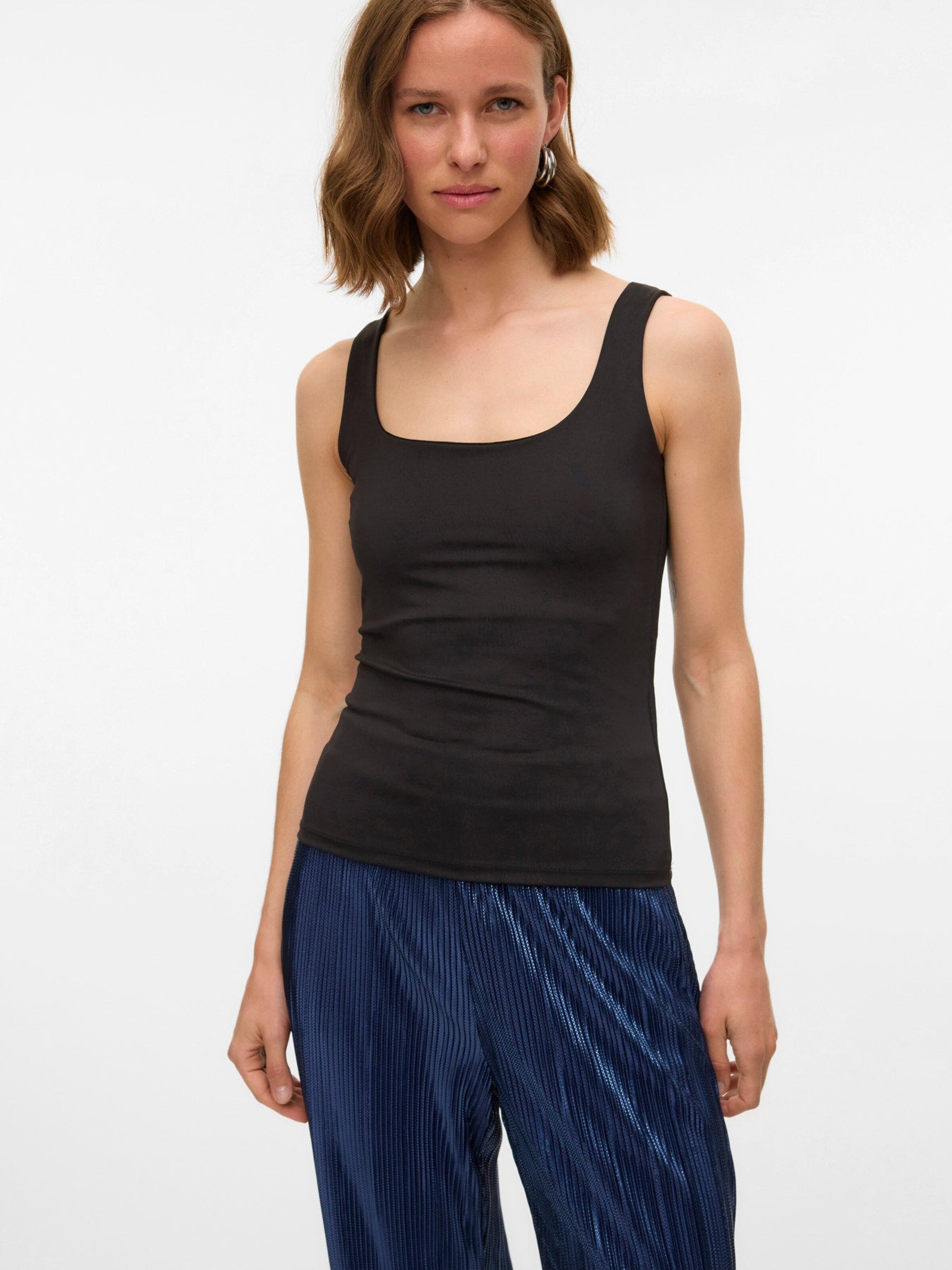 VERO MODA Top w kolorze czarny: przód
