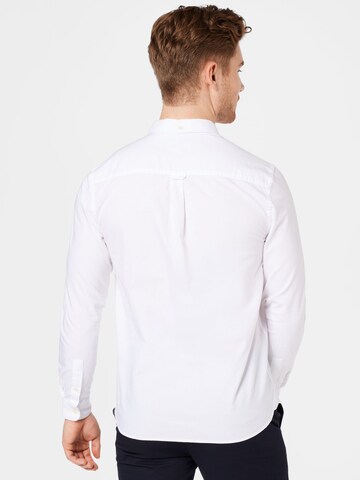 Coupe regular Chemise business Lyle & Scott en blanc