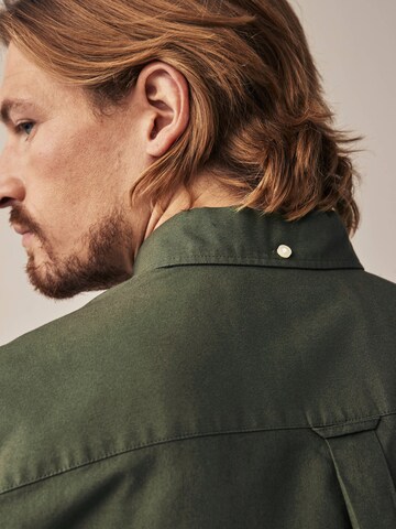 Next - Ajuste regular Camisa en verde