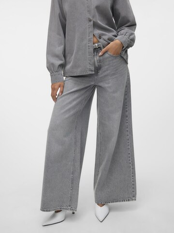 VERO MODA Wide leg Jeans 'ANNET' in Grijs
