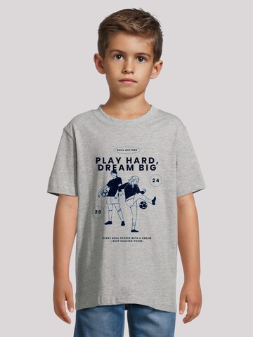 F4NT4STIC Shirt 'Play Hard Dream Big Goal Getters Edition' in Grijs: voorkant
