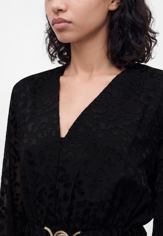Rochie de la GUESS pe negru