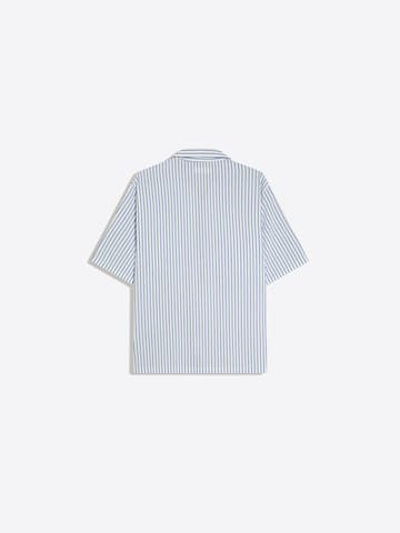 Comfort fit Camicia di Bershka in beige