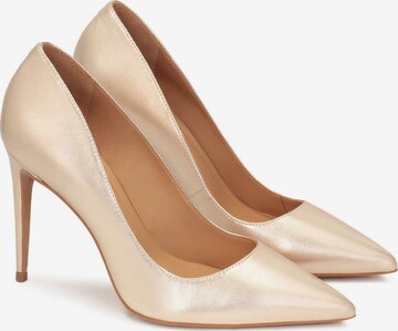 Kazar Pumps in Gold