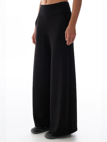 Wide Leg Pantalon 'Hose' Penti en noir : devant