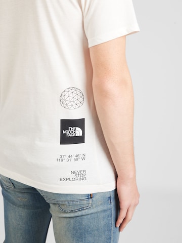 THE NORTH FACE Λειτουργικό μπλουζάκι 'FOUNDATION GRAPHIC' σε λευκό