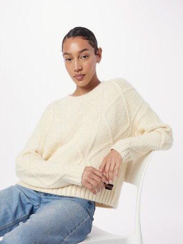 Pull-over Superdry en blanc : devant