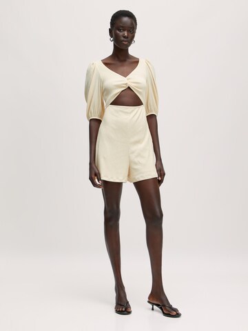 Tuta jumpsuit 'Xylia' di EDITED in beige: frontale