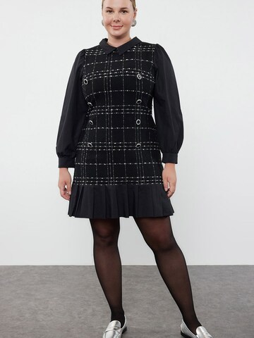 Trendyol Curve Kleid in Schwarz