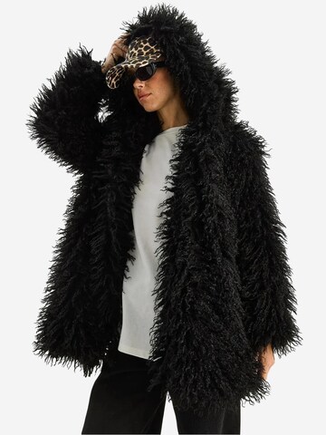 Cappotto invernale di Bianco Lucci in nero