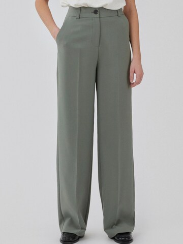 modström Wide leg Pleated Pants ' Gale ' in Green: front