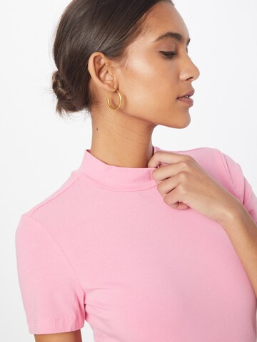 ONLY - Camiseta 'CAROLA' en rosa