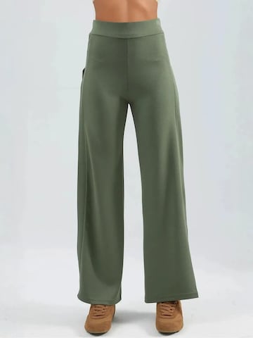 Lady Bersan Trousers 'Jogginghose' in Green: front