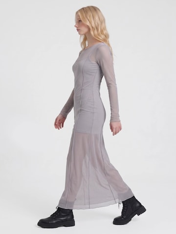 Robe Alexa Dash en gris