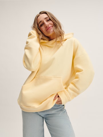 Tatiana Zidekova Μπλούζα φούτερ σε κίτρινο: μπροστά
