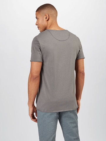 DRYKORN T-shirt 'Kendrick' i grå