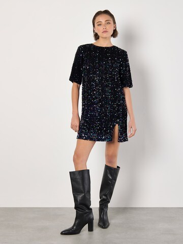 Apricot Dress ' ' in Black: front