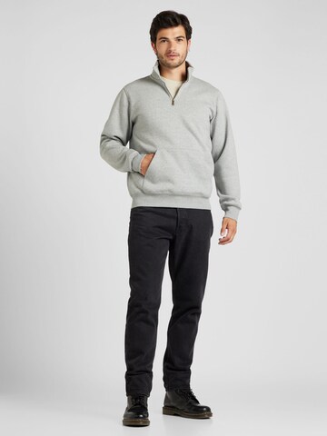 Carhartt WIP Sweatshirt 'Chase' i grå