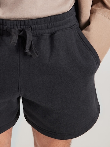 HOLLISTER - Regular Calças em preto