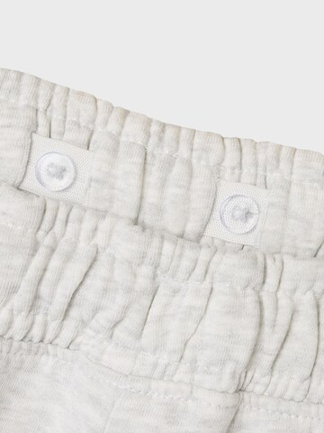 Tapered Pantaloni 'Nizu' di LMTD in grigio