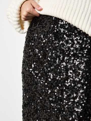 Apricot Skirt ' ' in Black