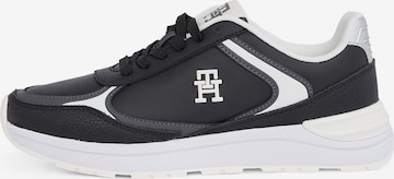 TOMMY HILFIGER Σνίκερ χαμηλό σε μαύρο: μπροστά