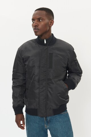 Matinique Overgangsjakke i sort: forside