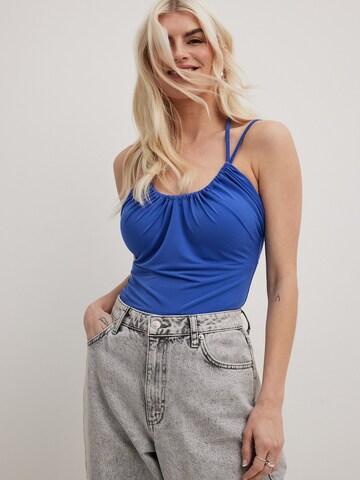 NA-KD Top in Blue: front