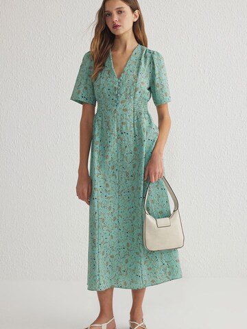 zaļš Trendyol Kleita