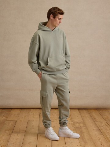 DAN FOX APPAREL Sweatshirt 'Sebastian' in Green