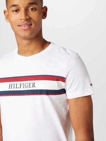 Tricou de la TOMMY HILFIGER pe alb