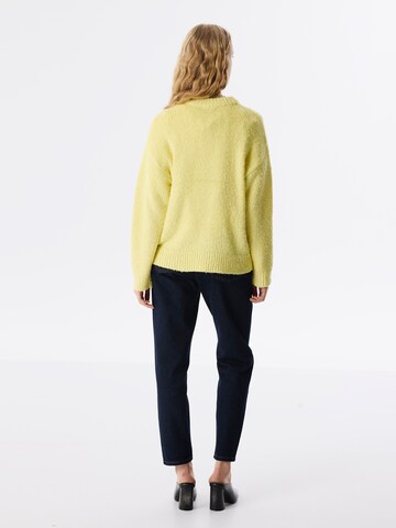 Pull-over Twist en jaune