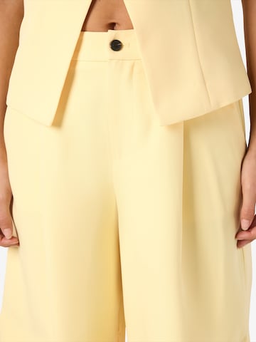 Noisy may Loose fit Pleat-front trousers 'NMMAILE' in Yellow