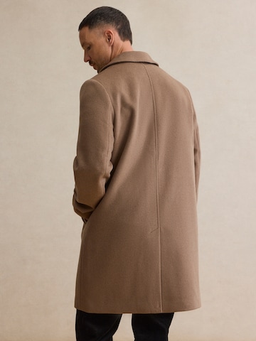 DAN FOX APPAREL Płaszcz przejściowy 'Frederik' w kolorze brązowy